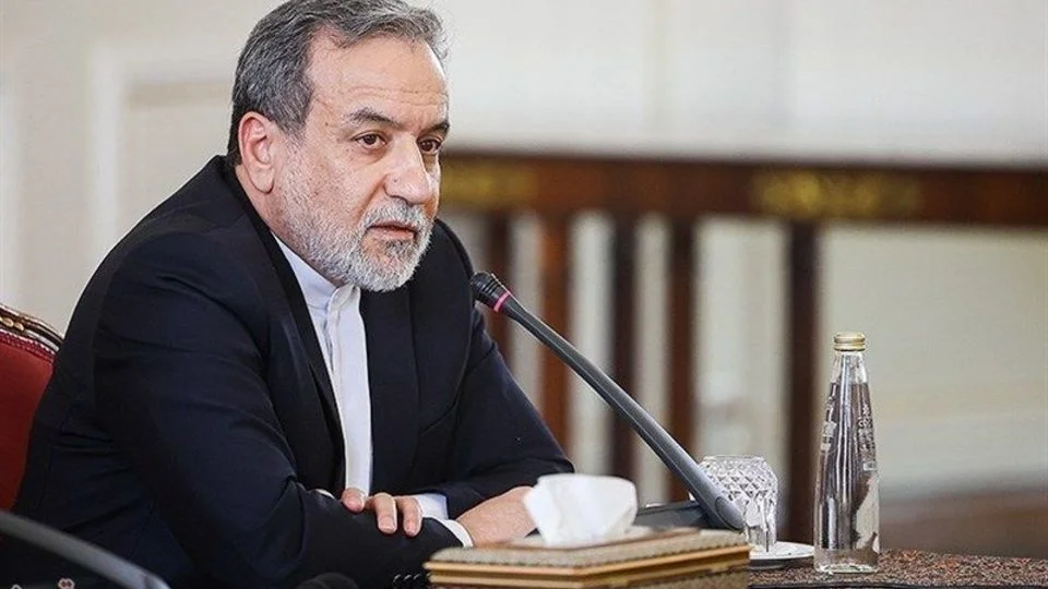 واکنش عراقچی به ادعاهای ترامپ: با مدرک صحبت کند