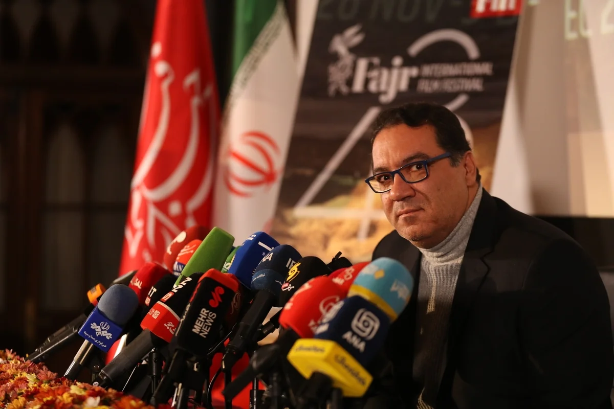 خودتحقیری در تریبون رسمی؛ دبیر جشنواره جهانی فیلم فجر ایران را «منزوی فرهنگی» خواند!