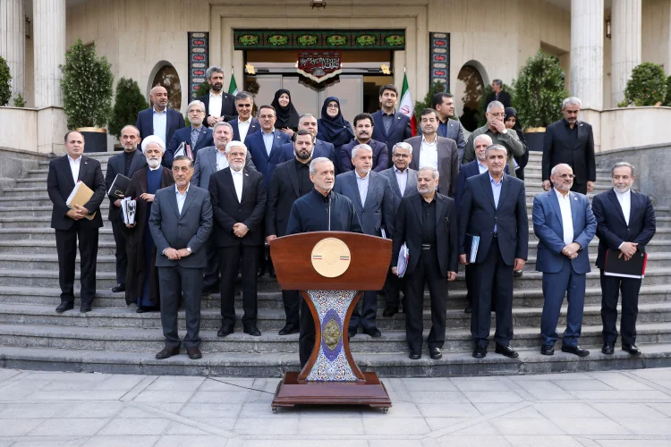 انتشار فهرست دغدغه‌های اصلی جامعه توسط مقام دولتی/ دولت پزشکیان چگونه مطالبات حزبی و سیاسی خودش را به‌جای مطالبات اصلی مردم جا زد