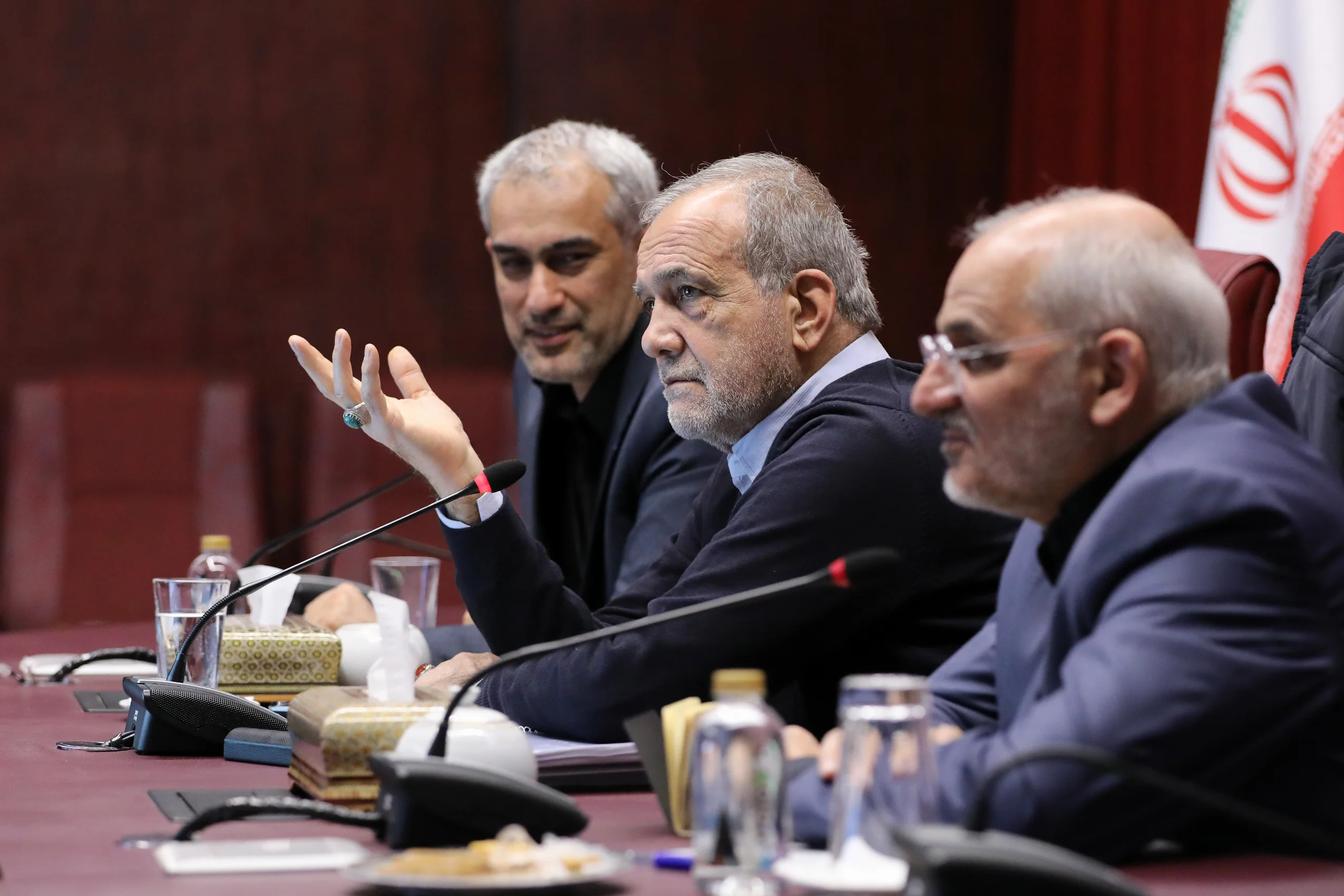 پزشکیان: تعیین سقف حقوق از نظر علمی قابل قبول نیست