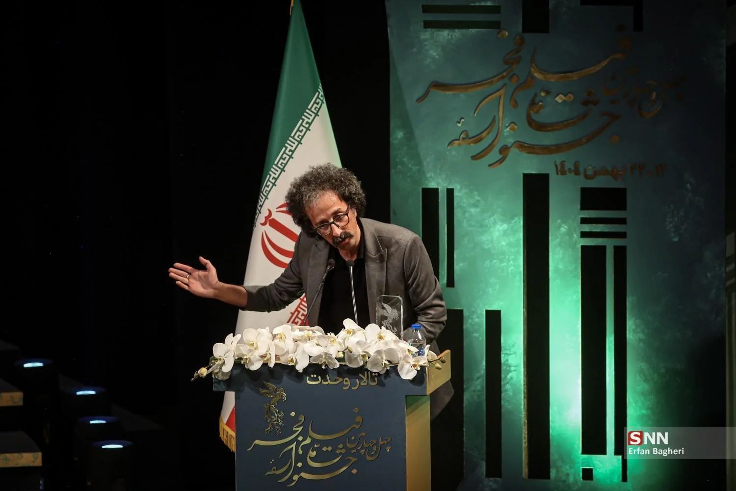 خواجه پاشا: از فاشیست‌های مجازی نمی‌ترسم ما همیشه پشت این پرچم و ایران هستیم