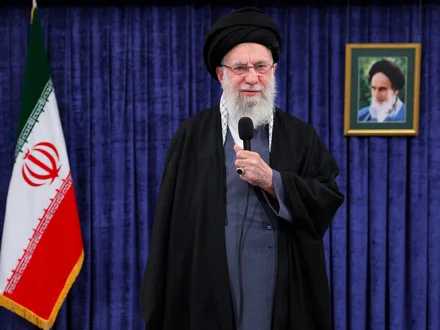 رهبر انقلاب: قدرت ملی بیش از اینکه به موشک و هواپیما ارتباط داشته باشد به ایستادگی ملت ارتباط دارد/ در ۲۲ بهمن دشمن را مایوس کنید