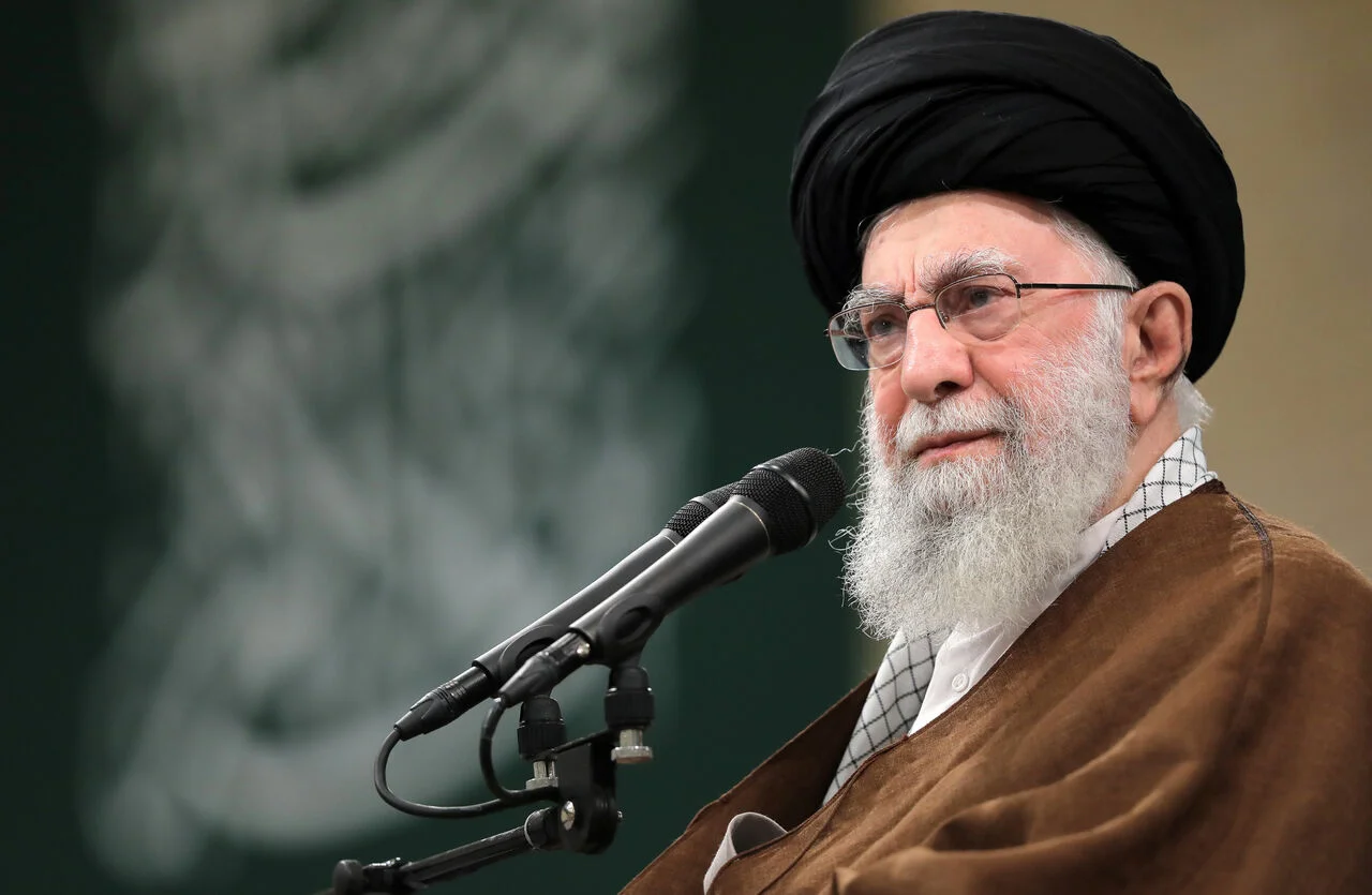 موافقت رهبر انقلاب با عفو و تخفیف مجازات 2 هزار نفر از محکوم قضایی