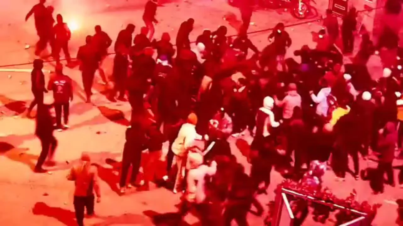 چند نفر به یک نفر؟!/حمله وحشیانه تروریست‌ها به مامور حافظ امنیت