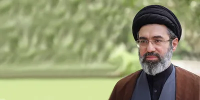 زندگی‌نامه آیت‌الله سید مجتبی خامنه‌ای؛ از جبهه تا اجتهاد و رهبری