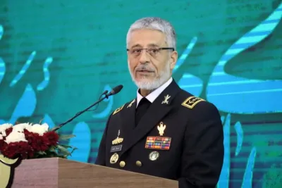 دریادار سیاری: دشمن در صورت وقوع جنگ آسیب زیادی خواهد دید