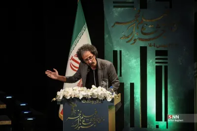 خواجه پاشا: از فاشیست‌های مجازی نمی‌ترسم ما همیشه پشت این پرچم و ایران هستیم
