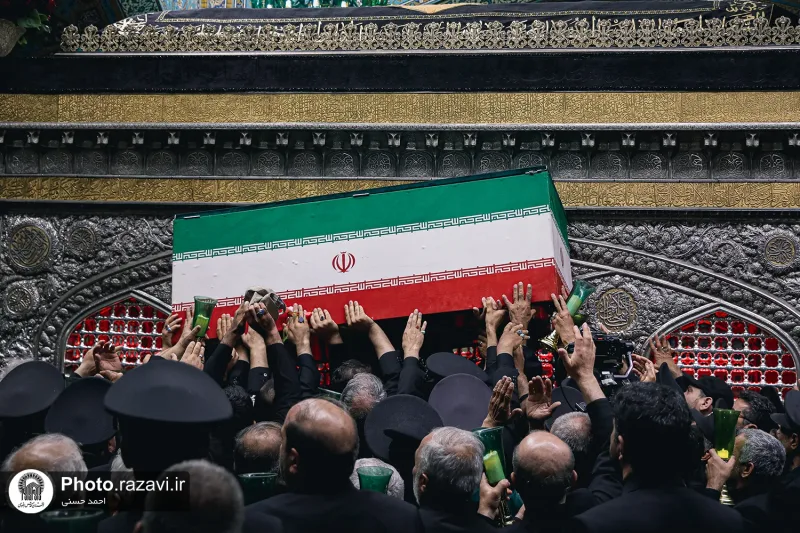پیکر پاک قائد شهید انقلاب اسلامی در رواق دارالذکر حرم مطهر امام رضا(ع)به خاک سپرده شد