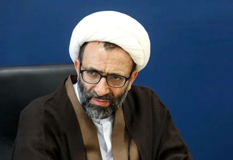حسن روحانی هیچ وقت در میان مردم نبوده است