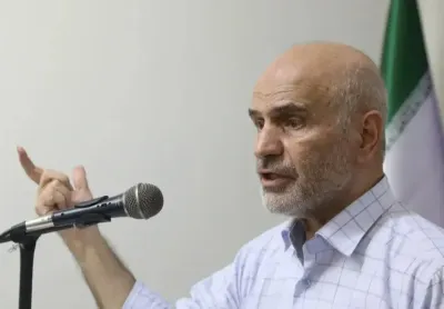 فرشاد مؤمنی: آیفون ۱۸ دوروزه به ایران رسید