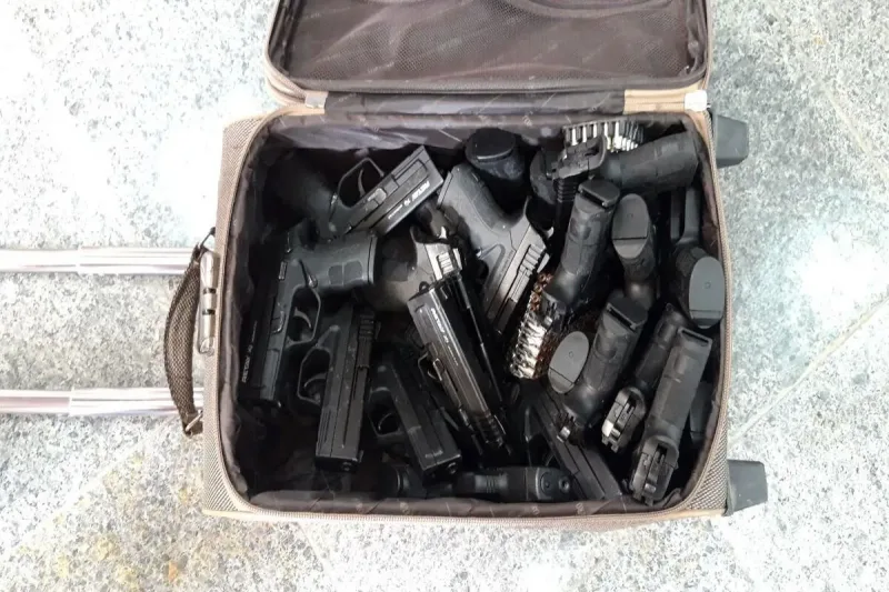 بازداشت ۲ عضو تیم قاچاق سلاح جنگی + فیلم