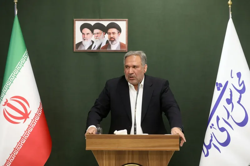 حسینی: چیزی از مجلس باقی نمانده؛ نمایندگان نامحرم شده‌اند