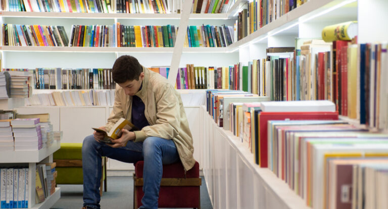 دخل و خرج نمایشگاه کتاب نمیخواند/ ۱۰ میلیارد تومان پول غذای نمایشگاه! 1 کتابفروشی5 e1764503425983