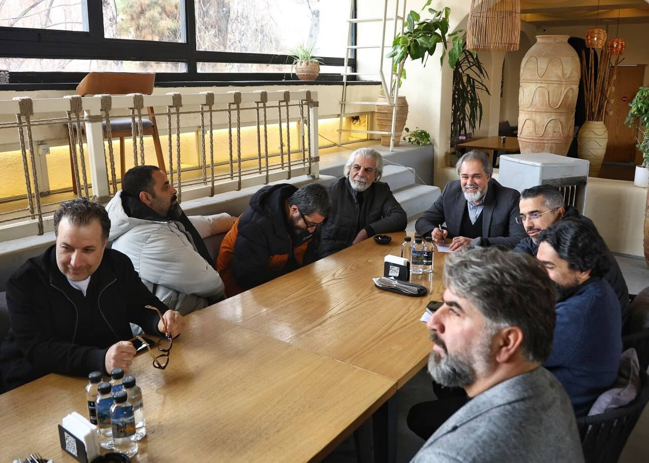 172702898